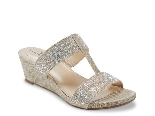 バンドリーノ レディース シューズ サンダル Bandolino Luvit Wedge Sandal Gold Metallic ゴールド