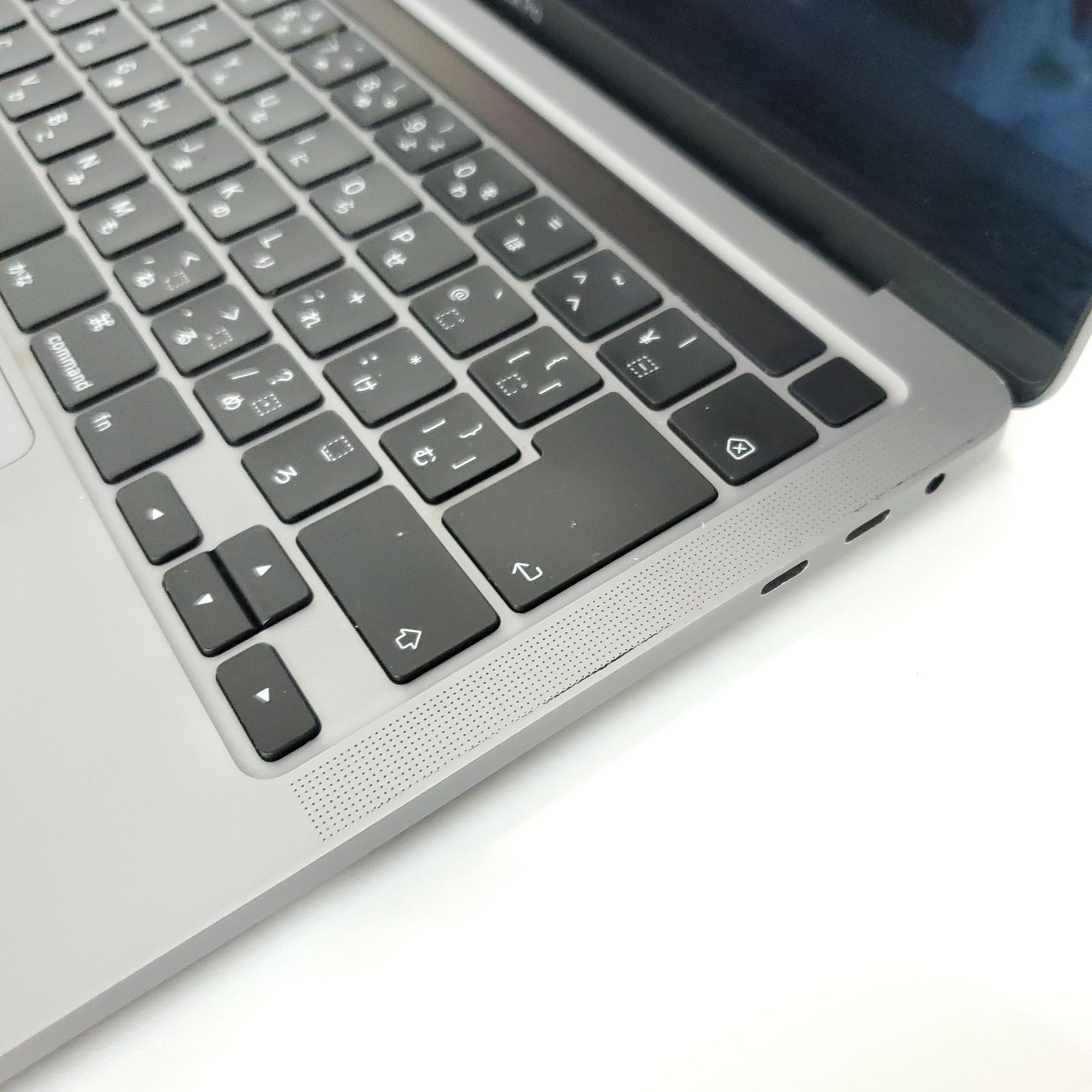 Apple A2251 Macbook Pro 13-inch,2020,Four Thunderbolt 3 ports 