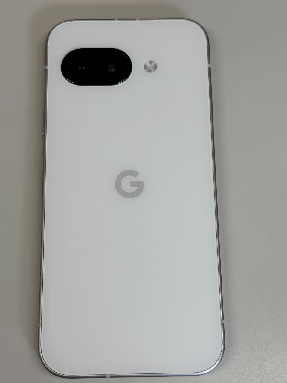 美品 Google Pixel 9a 128GB Porcelain バッテリー100% SIMフリー