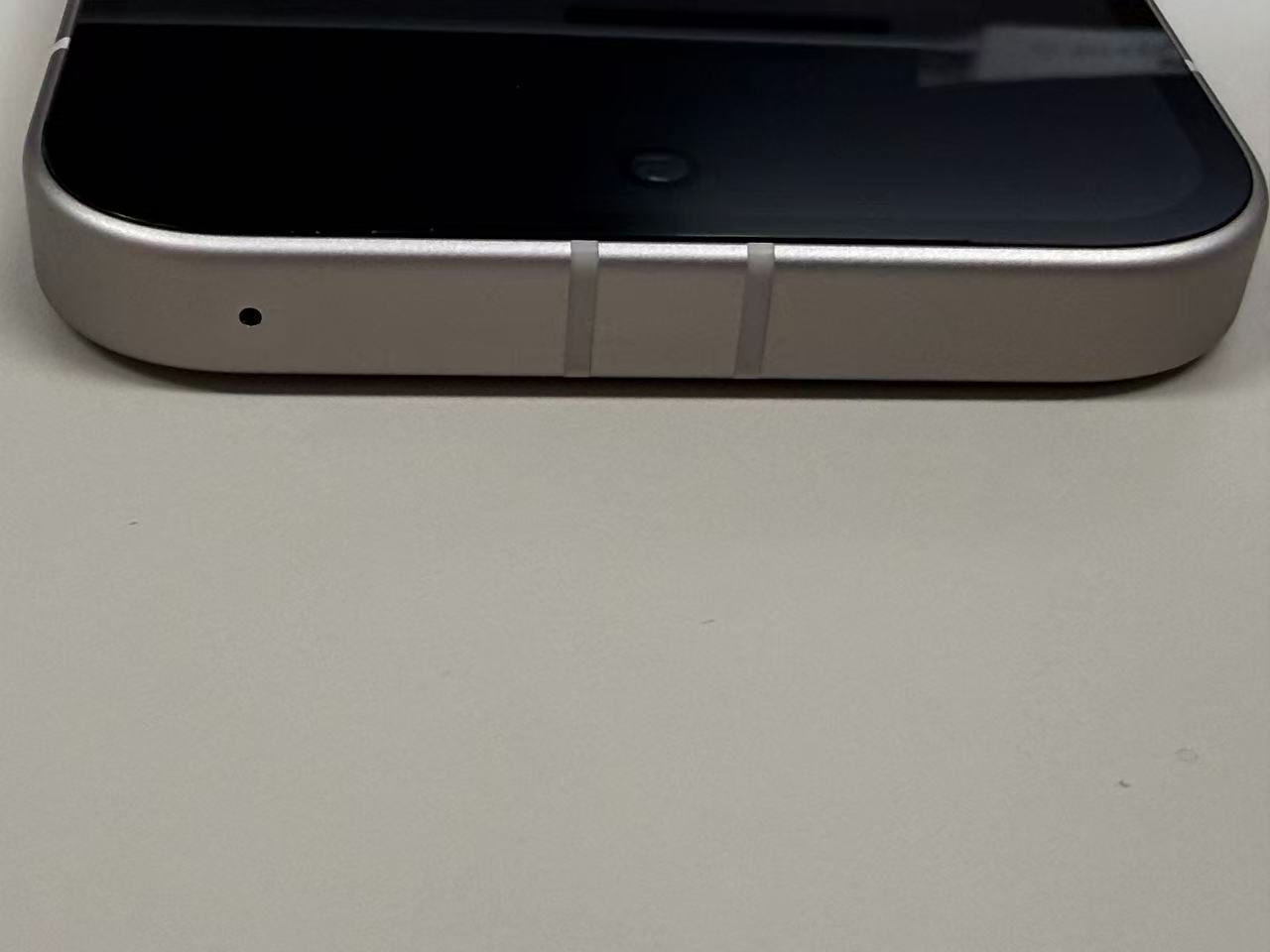 美品 Google Pixel 9a 128GB Porcelain バッテリー100% SIMフリー