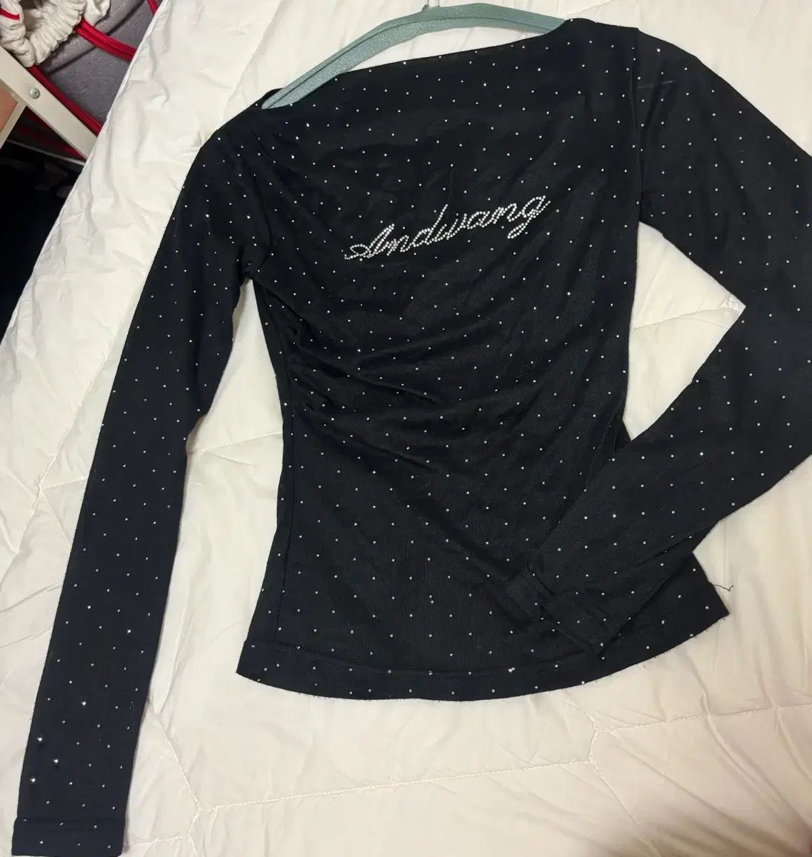 アンドワン エンドワン スパークル ラメ オフショルダー 長袖 サマーTシャツ