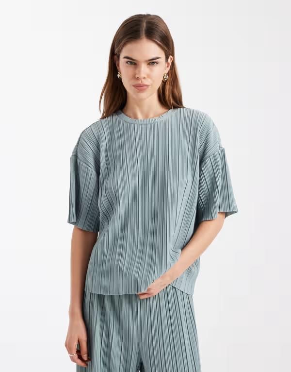 オンリー レディース トップス Tシャツ ONLY boxy plisse top in light blue part of a set Abyss ブルー