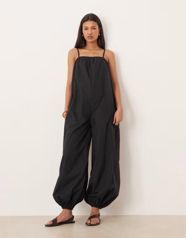 エイソス レディース トップス ジャンプスーツ ASOS DESIGN balloon leg strappy jumpsuit Black ブラック
