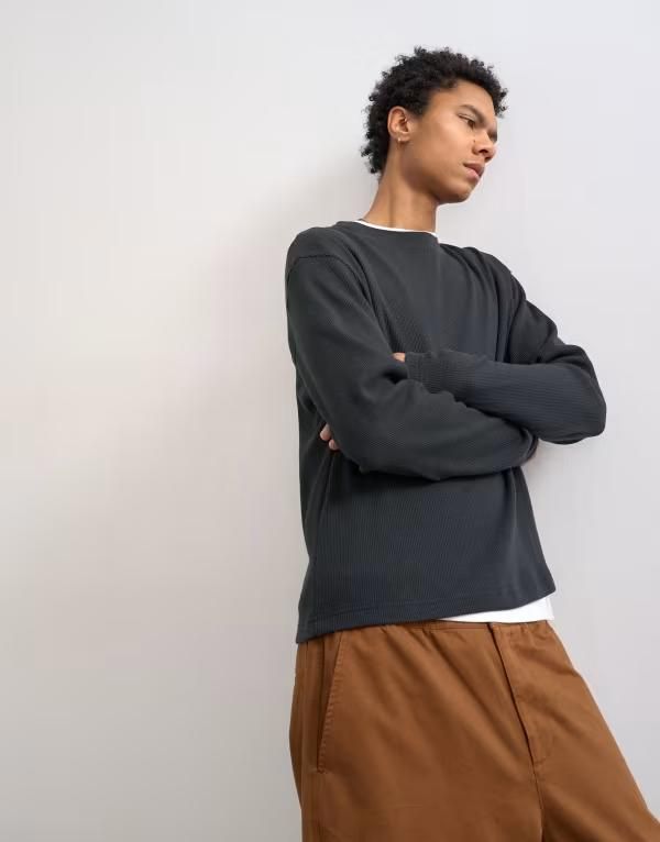 トップマン メンズ トップス Tシャツ クロップド Topman cropped fit long sleeve heavyweight waffle Tshirt in washed Black ブラック 12,586円