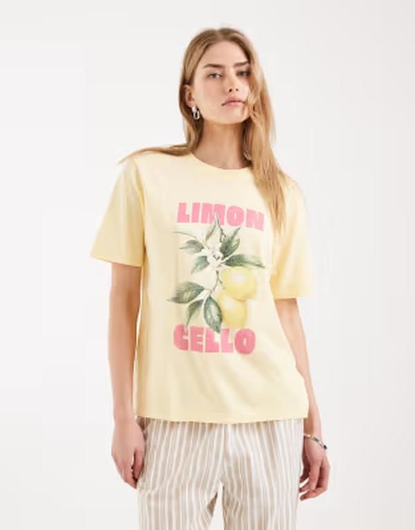 オンリー レディース トップス Tシャツ プリント ONLY boxy tshirt with limoncello print in pale yellow Light Yellow イエロー
