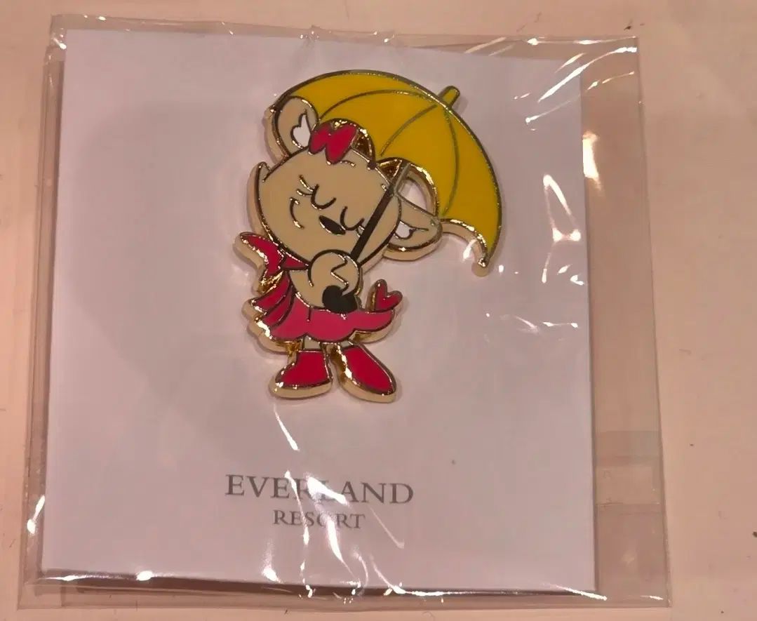 EVERLAND レインバッジ ララ キーホルダー