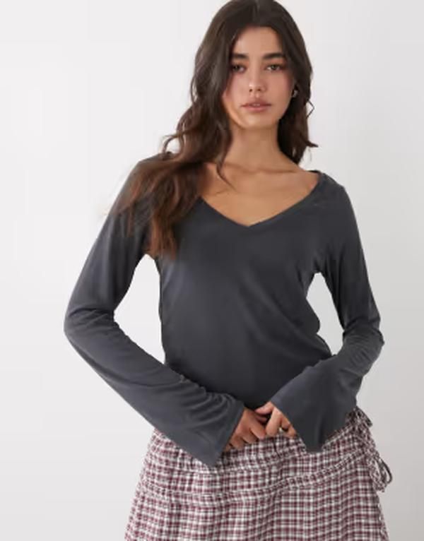 モンキ レディース トップス Tシャツ Vネック Monki softouch vneck top part of a set Black dark ブラック
