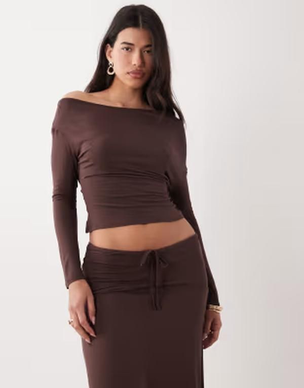 エイソス レディース トップス Tシャツ ASOS DESIGN slouchy off the shoulder top in chocolate part of a set Chocolate チョコレート