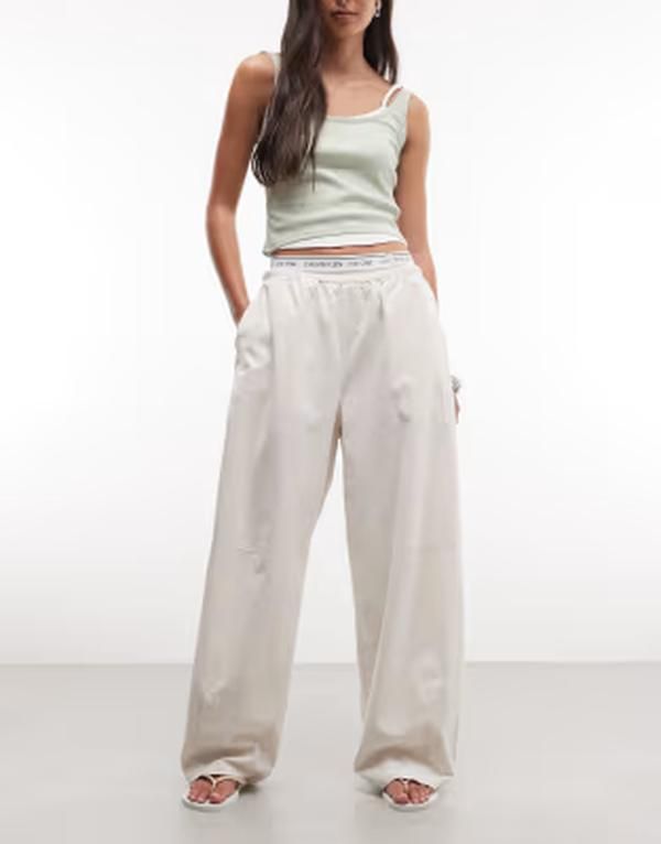 ウィークデイ レディース ボトムス カジュアルパンツ Weekday barrel parachute pants in offwhite Off white オフホワイト