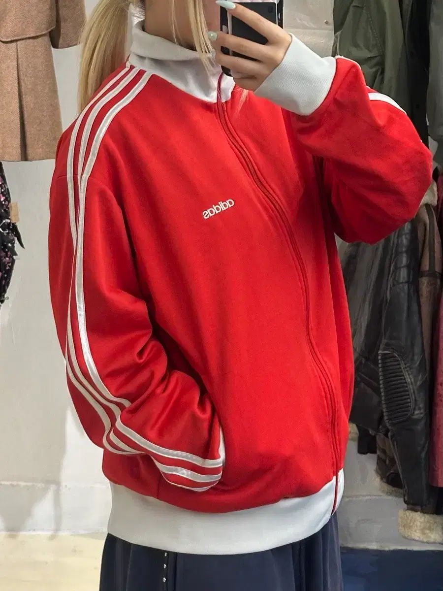 アディダス 赤 ジャージ
