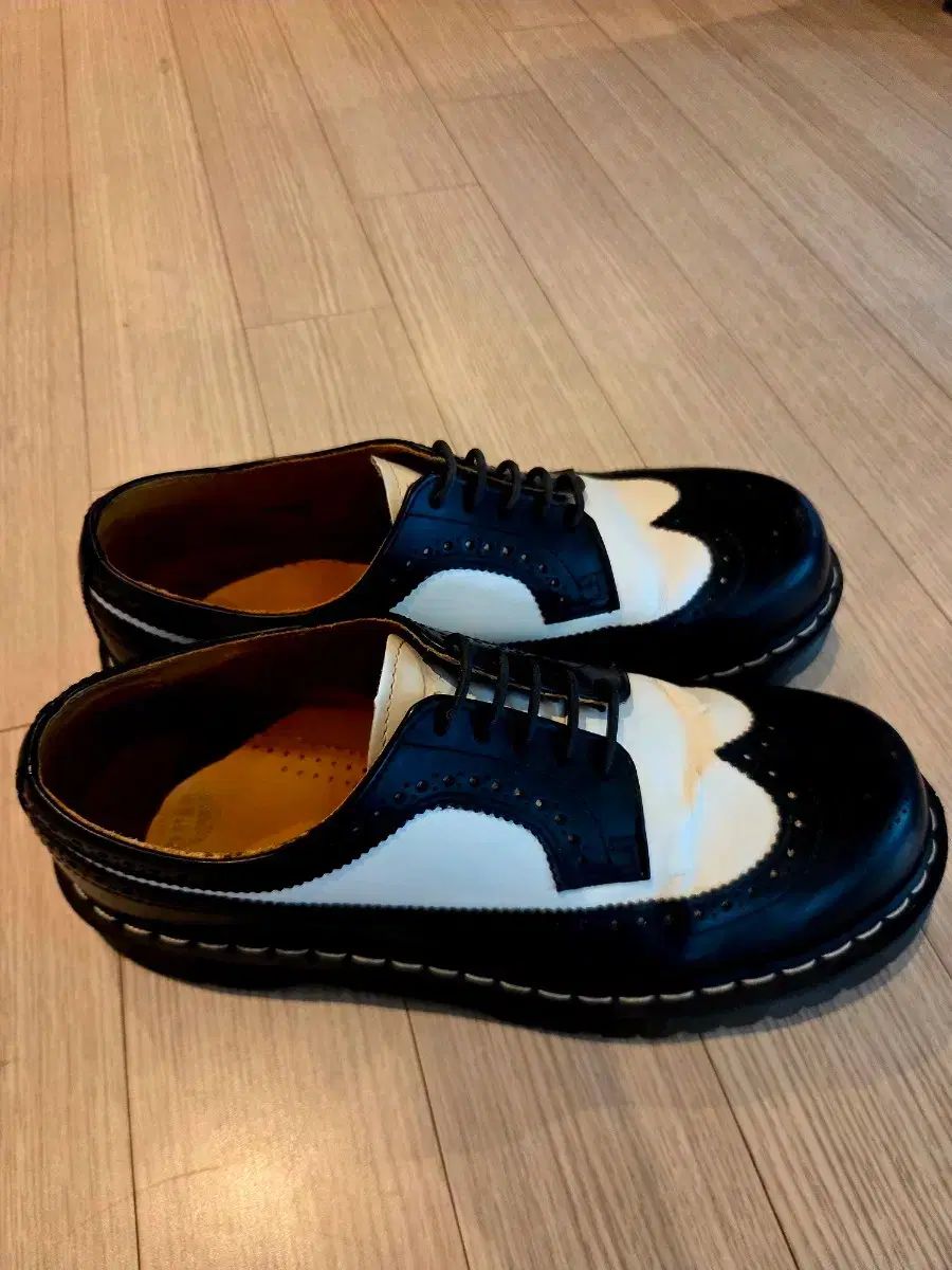 DR. MARTENS ドクターマーチン 3989 ウイングチップ カジュアルシューズ ブラック/白