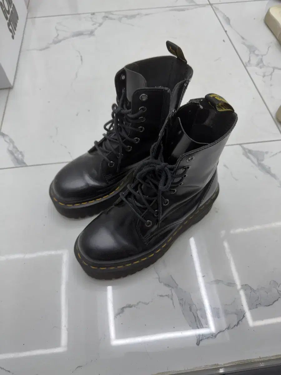 DR. MARTENS ドクターマーチン ジェイドン uk4 230-235