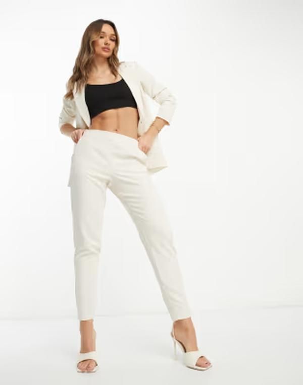 ヴィラ レディース ボトムス カジュアルパンツ Vila tailored tapered pants in cream part of a set Birch クリーム
