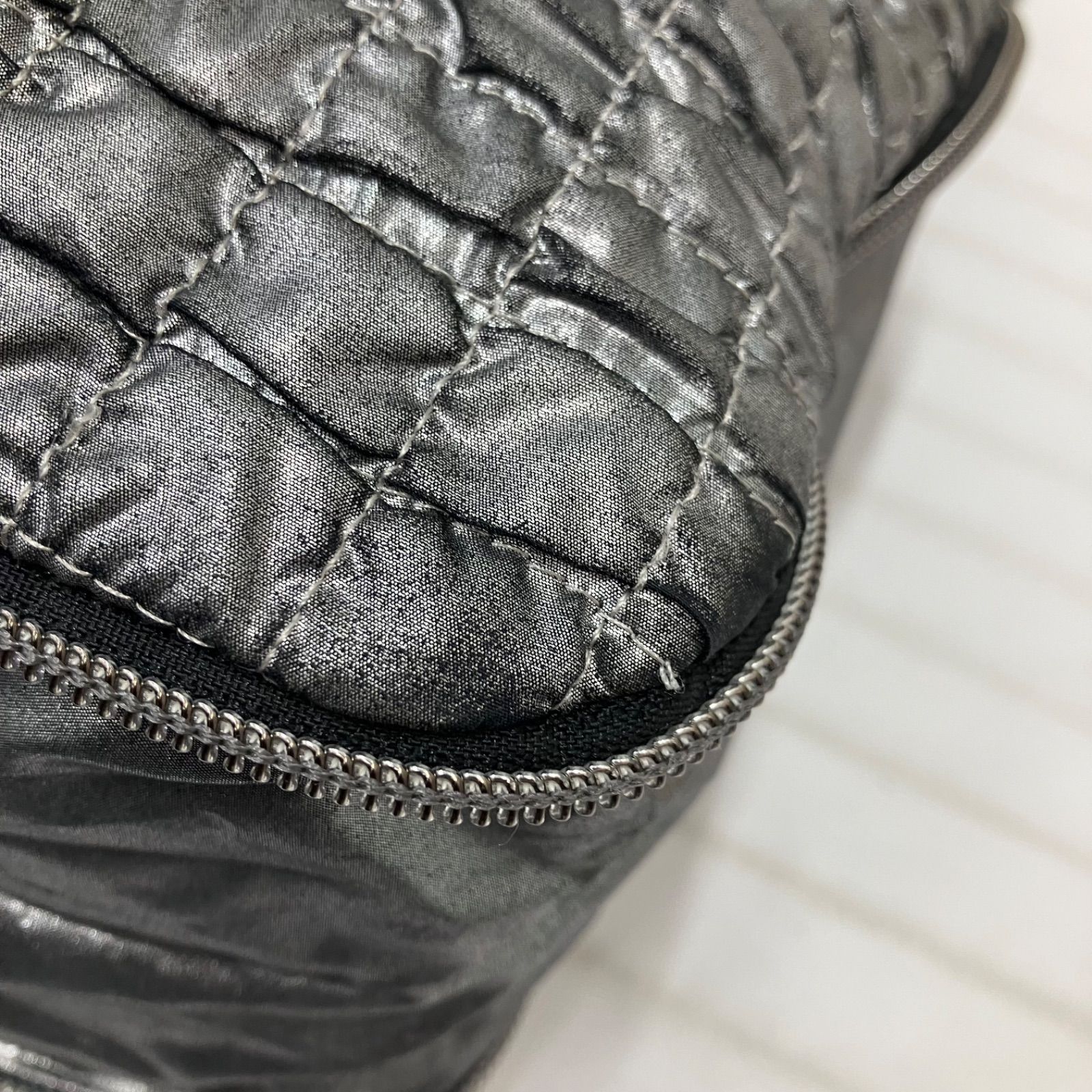 3827 LeSportsac レスポートサック トートバッグ エッセンシャル メタリック シルバー系 ナイロン 軽量 マチ拡張 レディース 3827 LeSportsac レスポートサック トートバッグ エッセンシャル メタリック シルバー系 ナイロン 軽量 マチ拡張 レディース