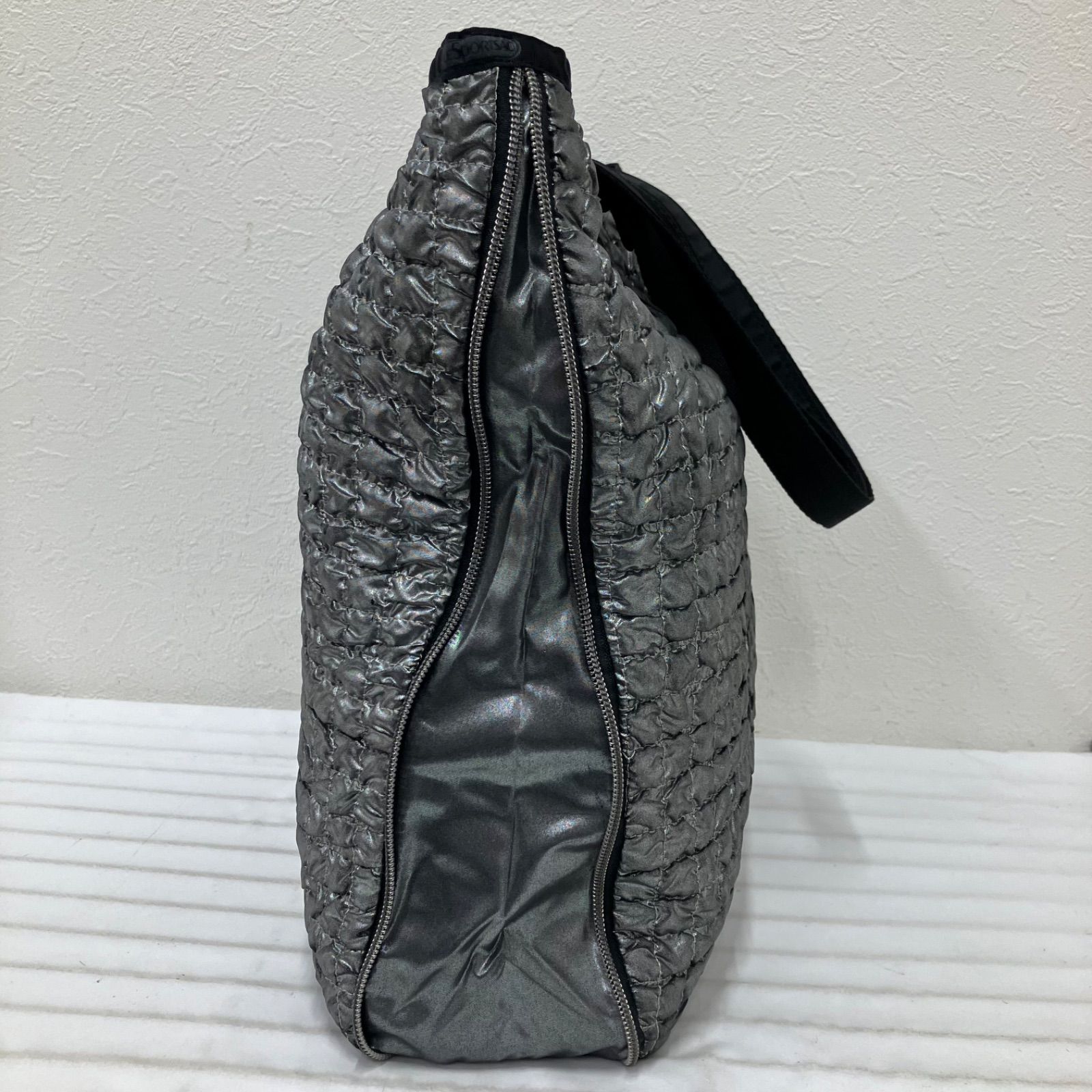 3827 LeSportsac レスポートサック トートバッグ エッセンシャル メタリック シルバー系 ナイロン 軽量 マチ拡張 レディース 3827 LeSportsac レスポートサック トートバッグ エッセンシャル メタリック シルバー系 ナイロン 軽量 マチ拡張 レディース