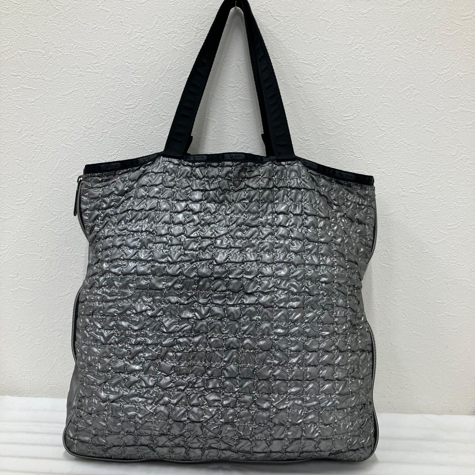 3827 LeSportsac レスポートサック トートバッグ エッセンシャル メタリック シルバー系 ナイロン 軽量 マチ拡張 レディース 3827 LeSportsac レスポートサック トートバッグ エッセンシャル メタリック シルバー系 ナイロン 軽量 マチ拡張 レディース