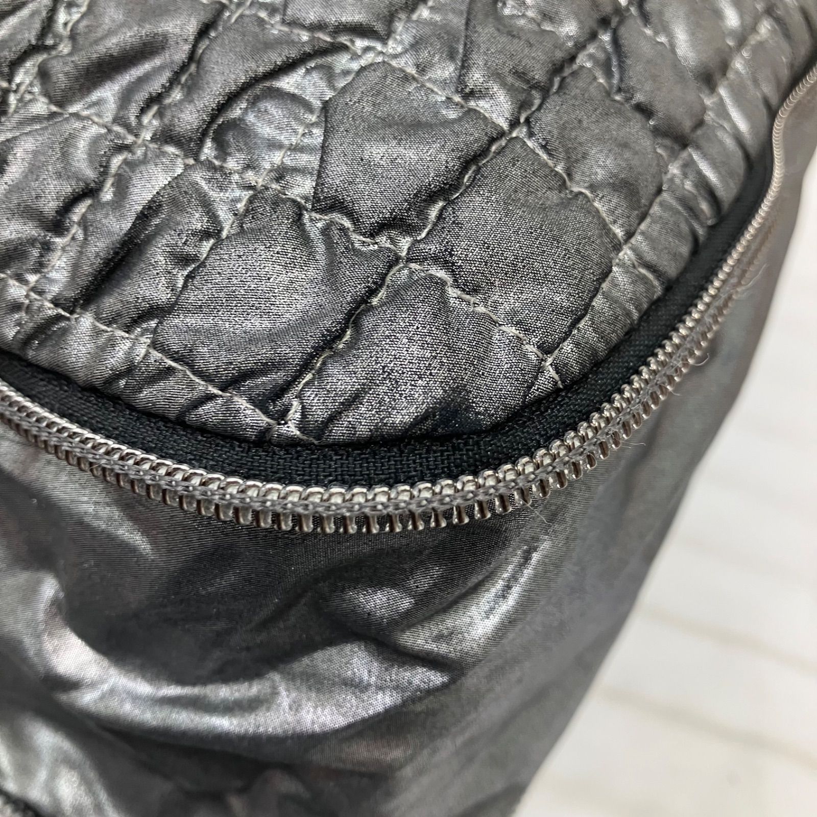 3827 LeSportsac レスポートサック トートバッグ エッセンシャル メタリック シルバー系 ナイロン 軽量 マチ拡張 レディース 3827 LeSportsac レスポートサック トートバッグ エッセンシャル メタリック シルバー系 ナイロン 軽量 マチ拡張 レディース