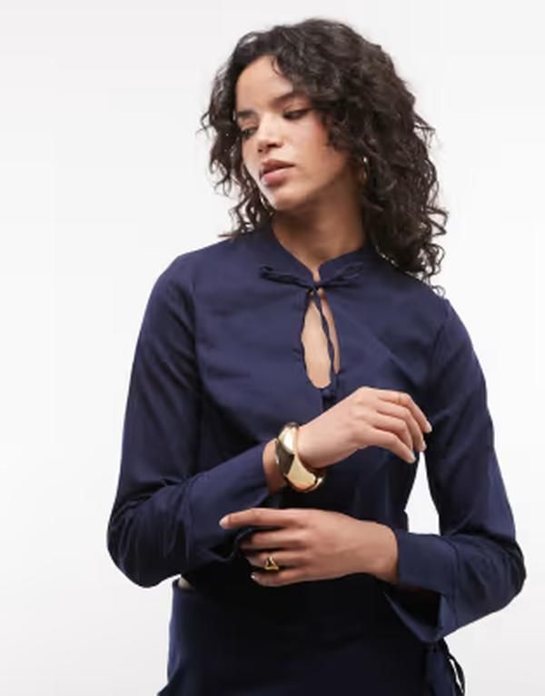 リクレイム ヴィンテージ レディース トップス シャツ ブラウス Reclaimed Vintage tailored keyhole detail blouse part of a set Navy ネイビー