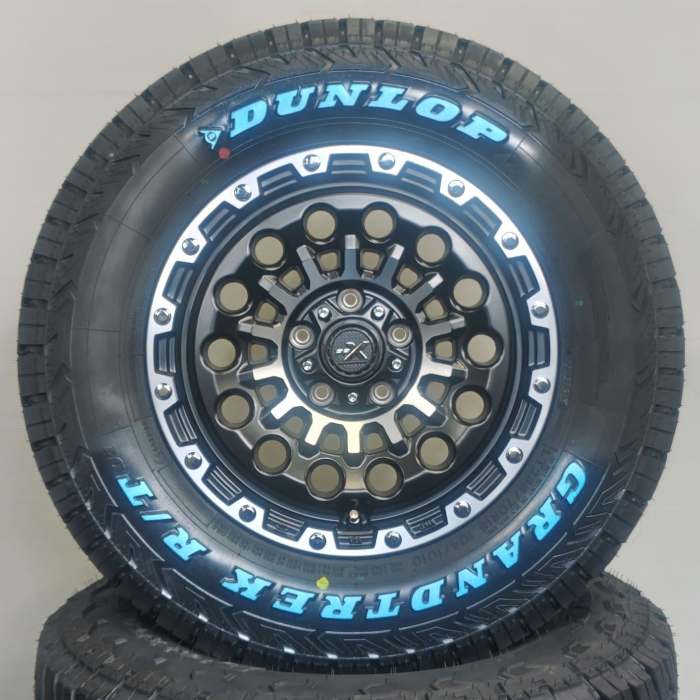デリカD5 16インチホワイトレター
