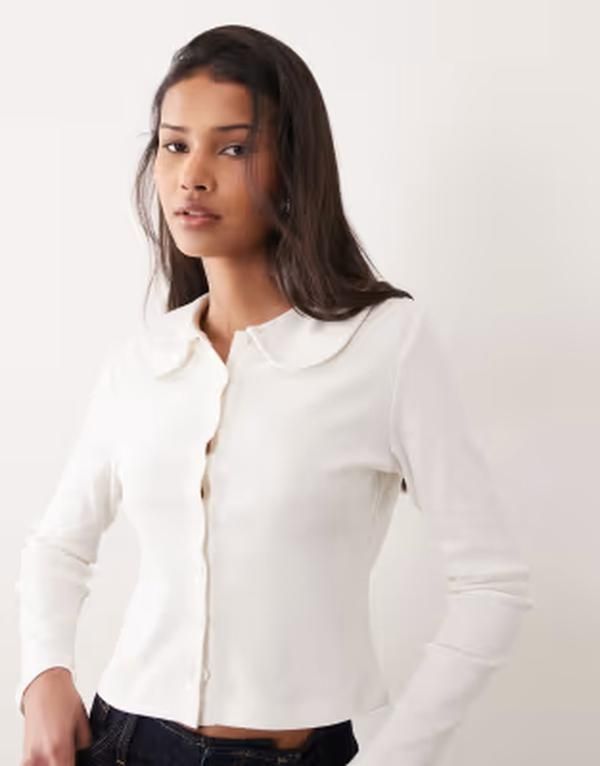 ミスセルフフリッジ レディース アウター カーディガン リブ Misselfridge fitted ribbed cardigan with peter pan collar in cream クリーム