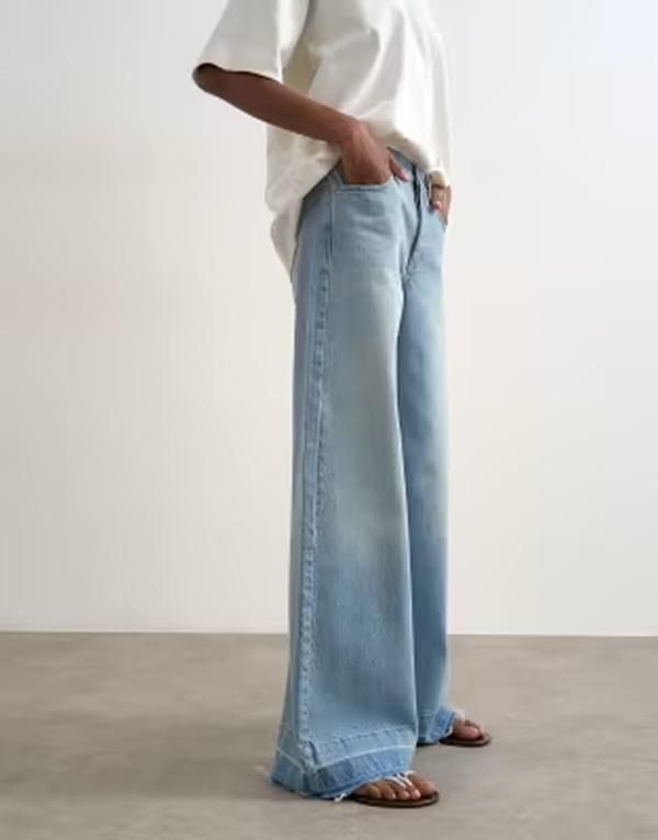 トップショップ レディース ボトムス デニムパンツ ワイドレッグ ヴィンテージ ダウン ジーンズ Topshop Horizon mid rise wide leg jeans with let down hem detail in vintage Blue