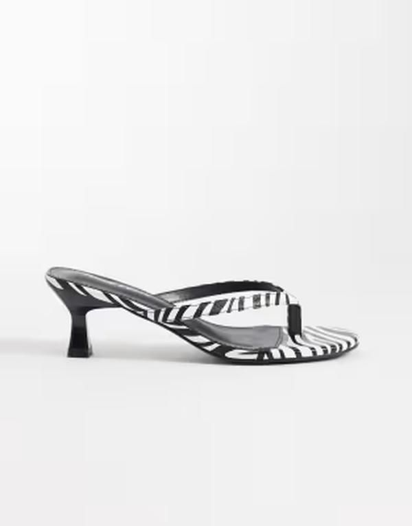 パブリックデザイア レディース シューズ サンダル ヒール Public Desirevermore kitten heel toe thong sandals in zebra アニマル