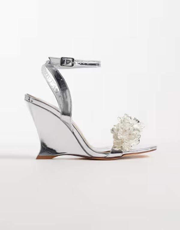 アザレア ワン レディース シューズ サンダル Azalea Wang Winters wedge sandals with flowersILVER シルバー