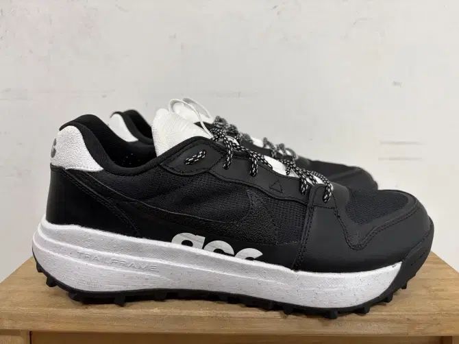 ナイキ acg ローケート 275