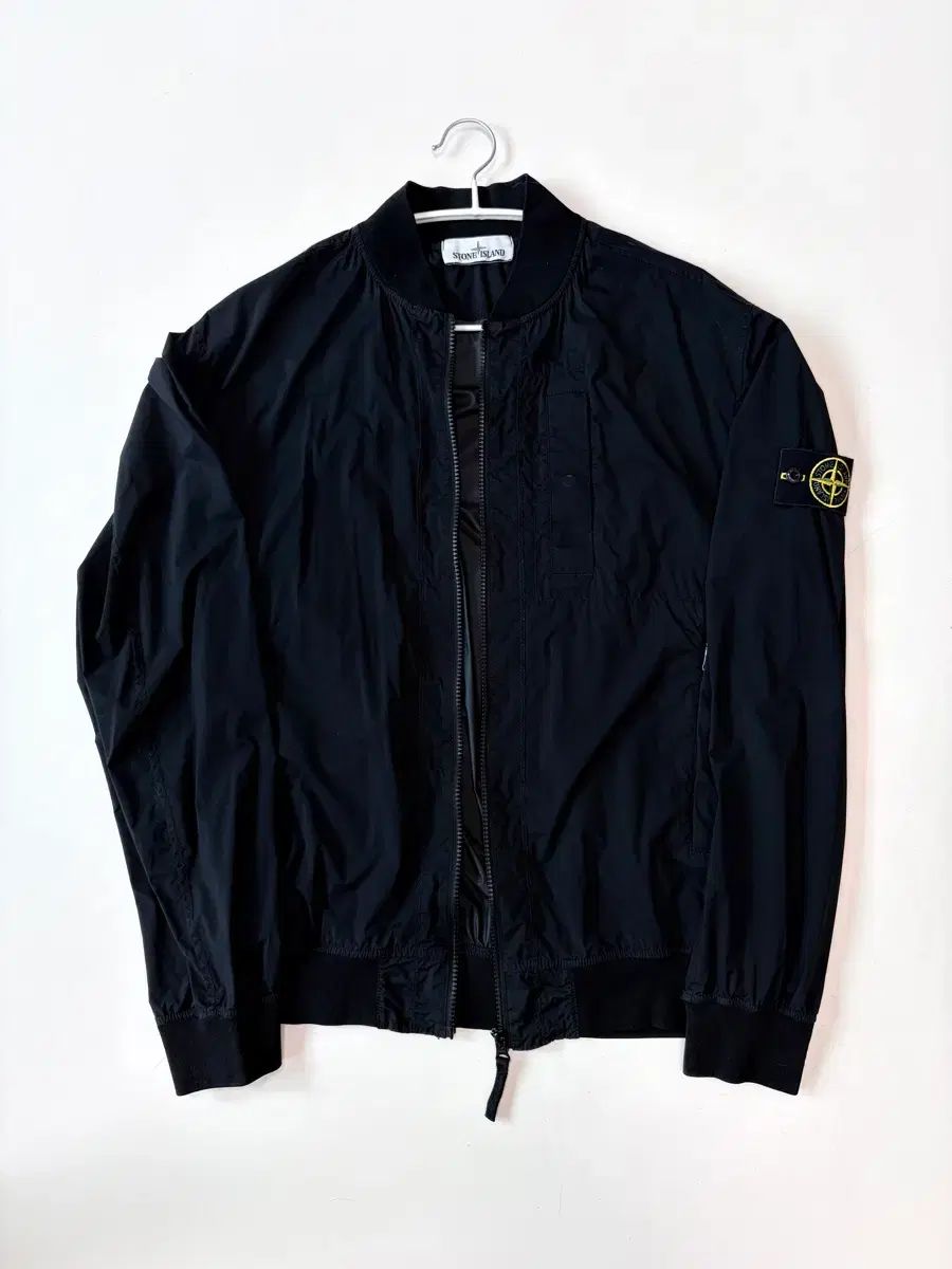STONE ISLAND ストーンアイランド ブラック ナイロン ウィンドブレーカー