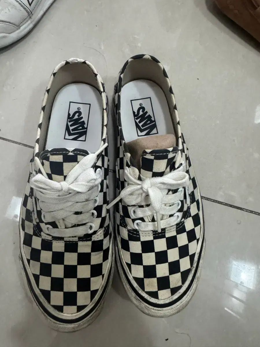 VANS チェッカーボード スニーカー ブラック/白
