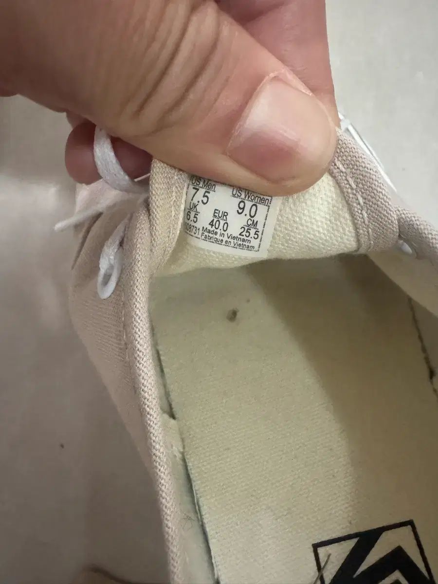 VANS チェッカーボード スニーカー ブラック/白