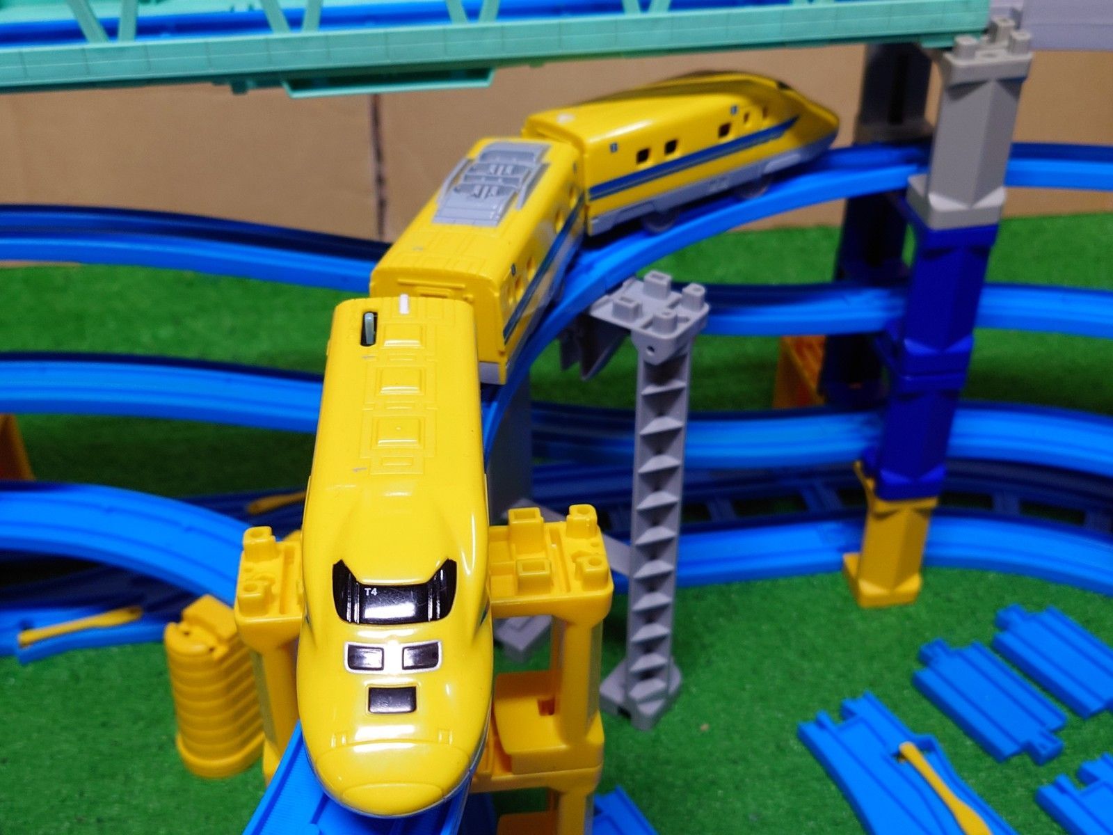 プラレール 5段タワー レイアウト 南海ラピート レッドフレイヤー ドクターイエロー E2系新幹線 寝台特急カシオペア プラレール 5段タワー レイアウト 南海ラピート レッドフレイヤー ドクターイエロー E2系新幹線 寝台特急カシオペア