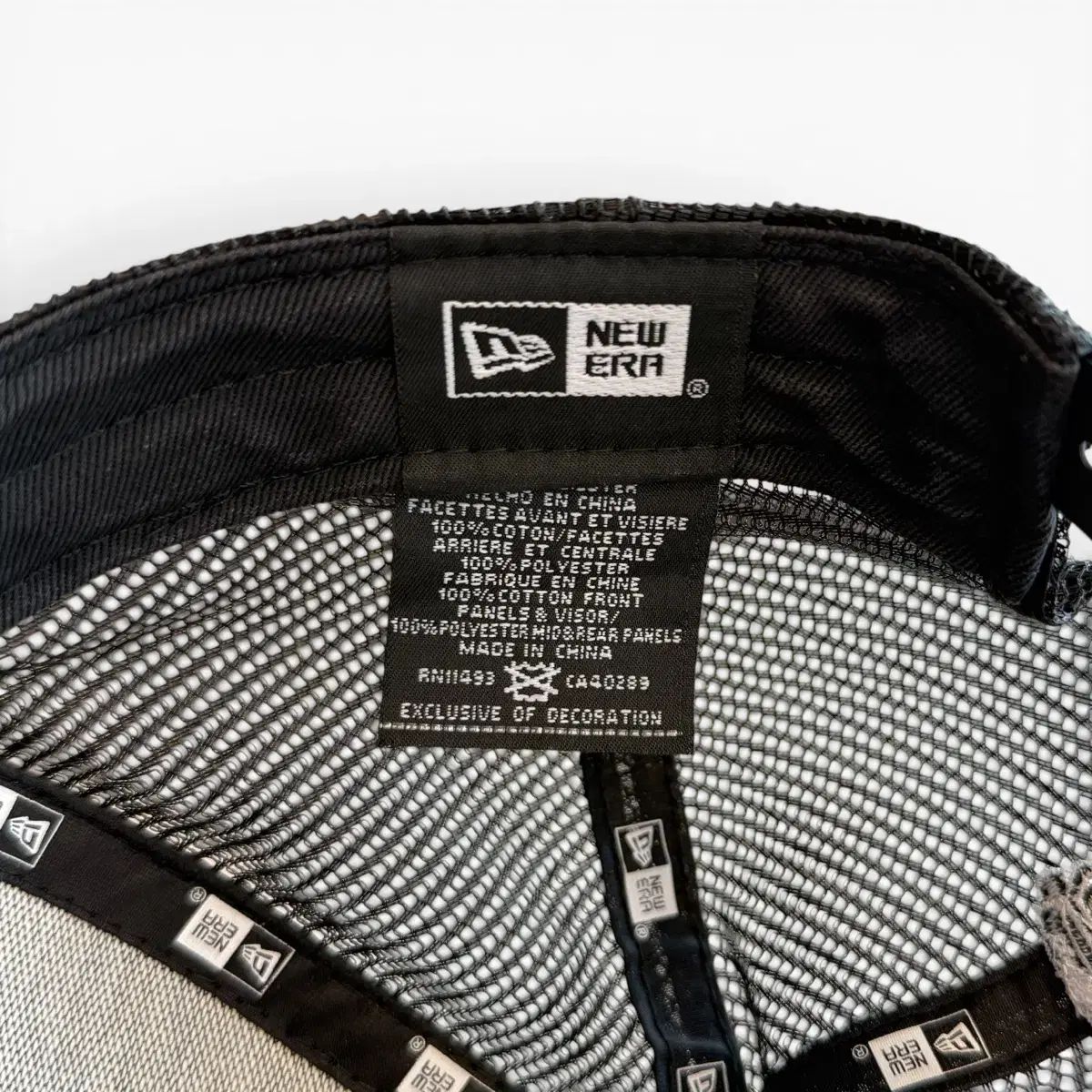 NUMBER(N)INE (ナンバーナイン) x NEW ERA (ニューエラ) 刺繍トラッカーメッシュキャップ Number (N)ine NUMBER(N)INE (ナンバーナイン) x NEW ERA (ニューエラ) 刺繍トラッカーメッシュキャップ Number (N)ine