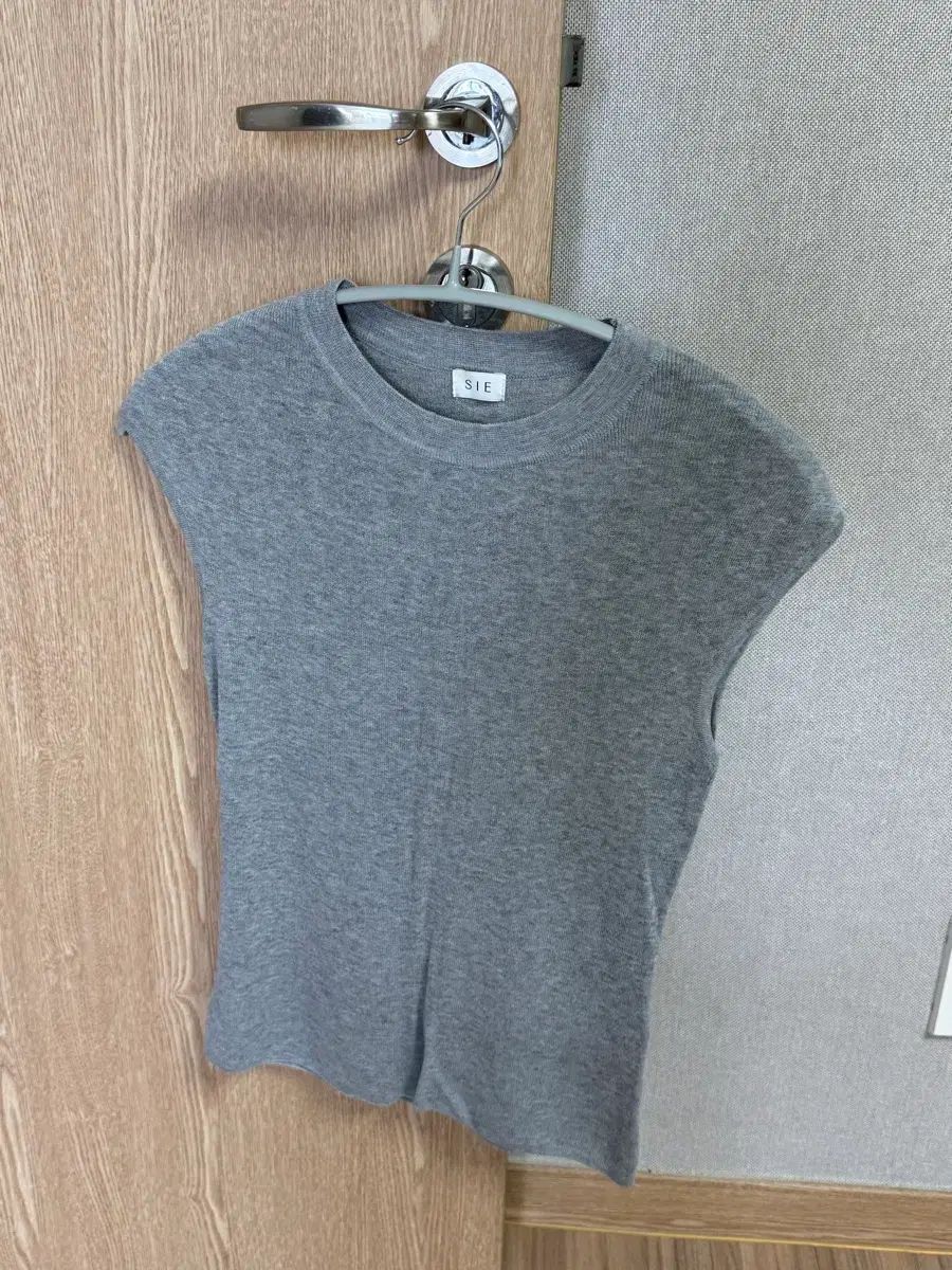 シエSIE アーバン スリーブレス ニット グレー 出品
