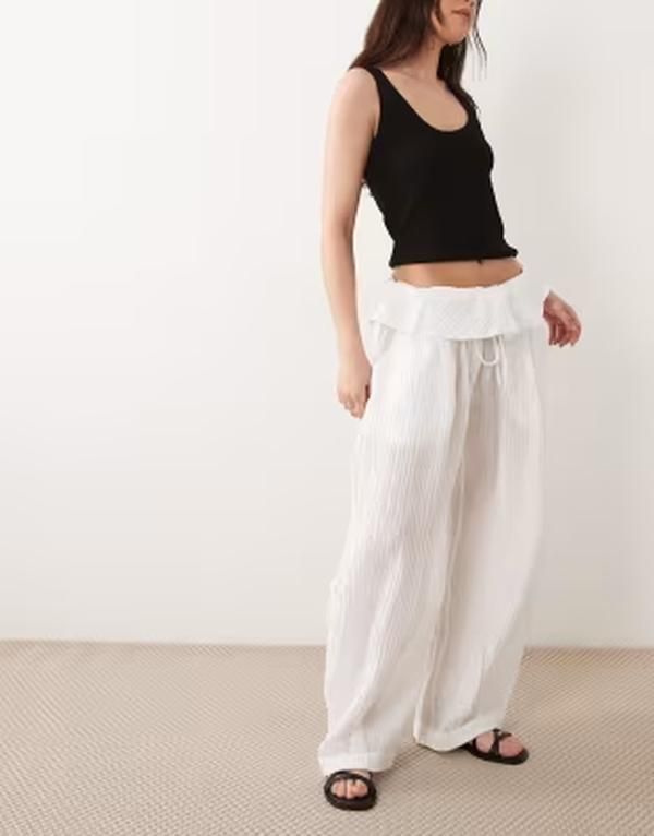 エイソス レディース ボトムス カジュアルパンツ シアー ASOS DESIGN sheer textured pull on balloon pants with waist detail White ホワイト