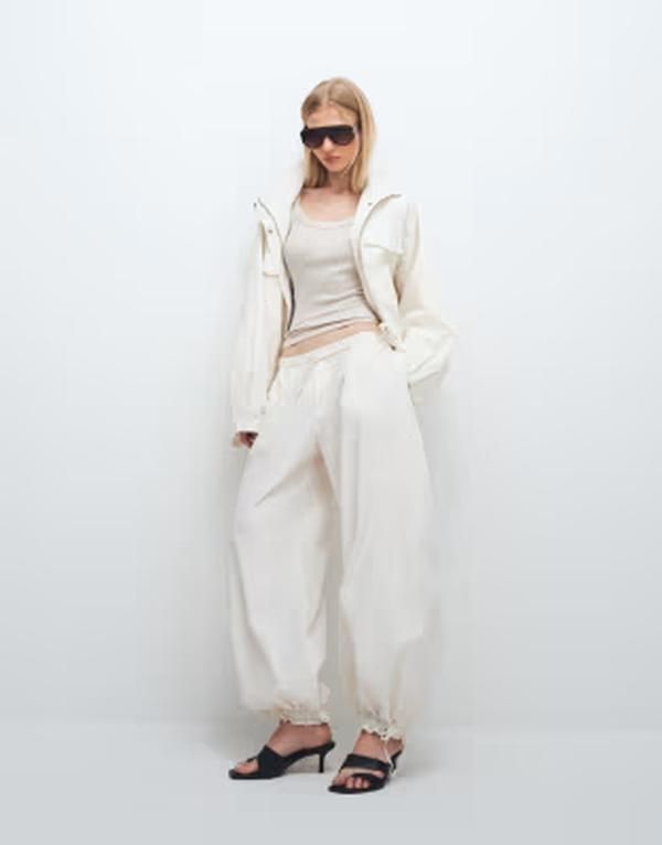 モンキ レディース ボトムス カジュアルパンツ Monki balloon leg pants White dusty light ホワイト