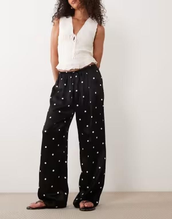 エイソス レディース ボトムス カジュアルパンツ ワイドレッグ ドット サテン ASOS DESIGN satin wide leg pull on trousers in polka dots Black Polka Dot ブラック