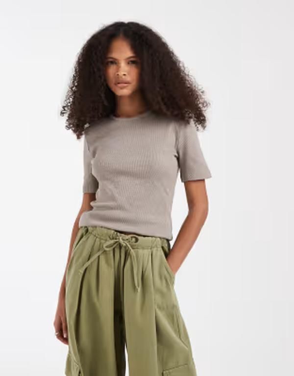 アンドアザーストーリーズ レディース トップス Tシャツ スリムフィット リブ Other Storieslim fit ribbed Tshirt BEIGE ベージュ