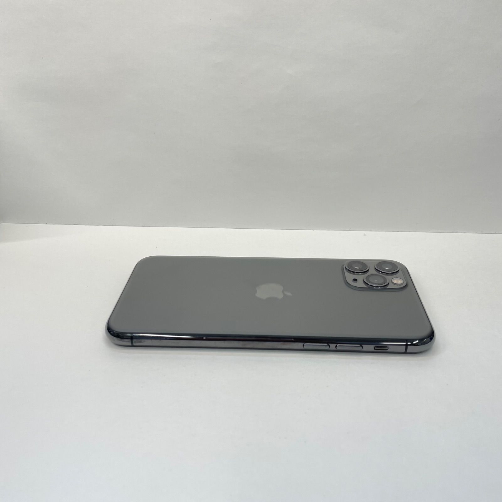 iPhone 11 Pro 256GB SIMフリー バッテリー100% - メルカリ