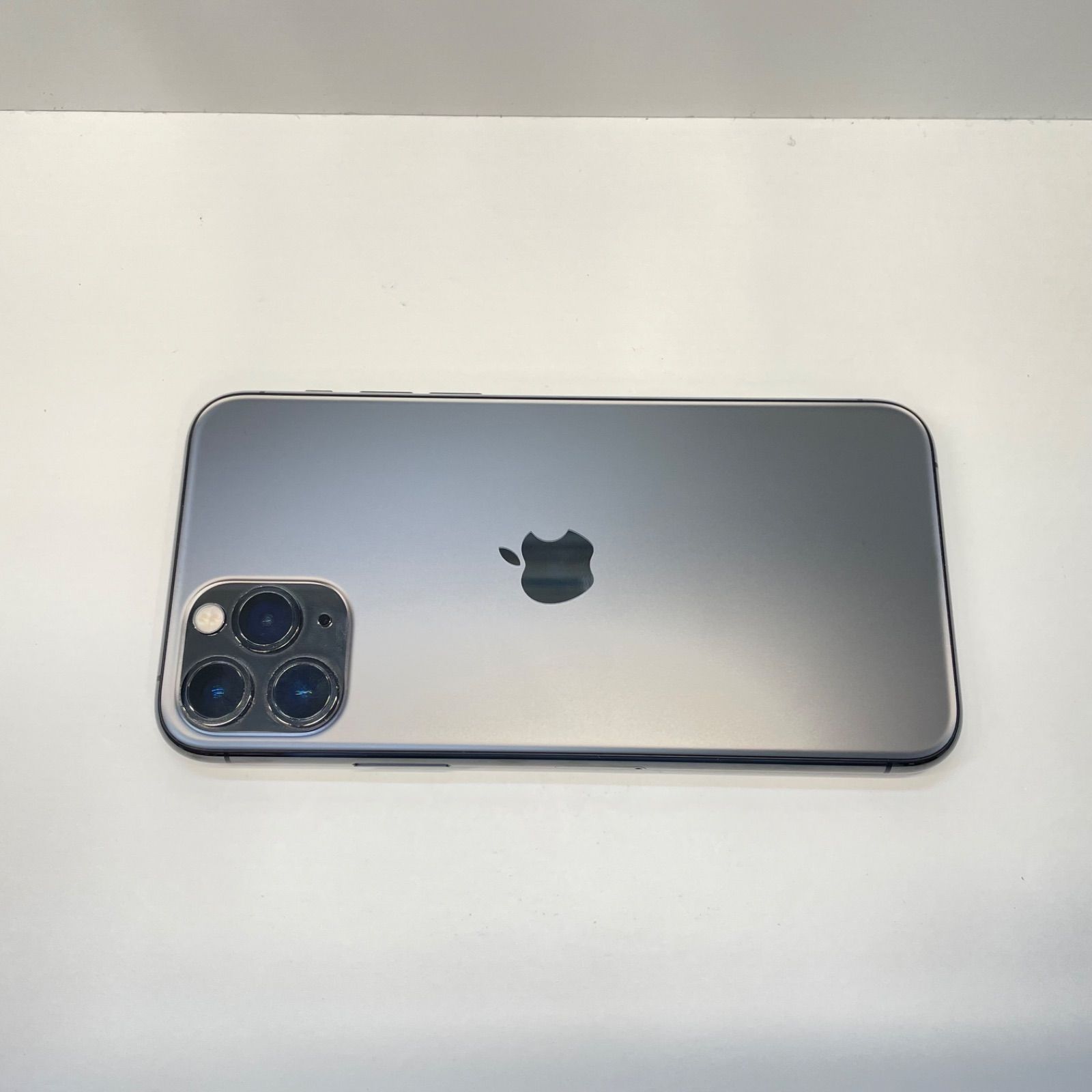 iPhone 11 Pro 256GB SIMフリー バッテリー100% - メルカリ
