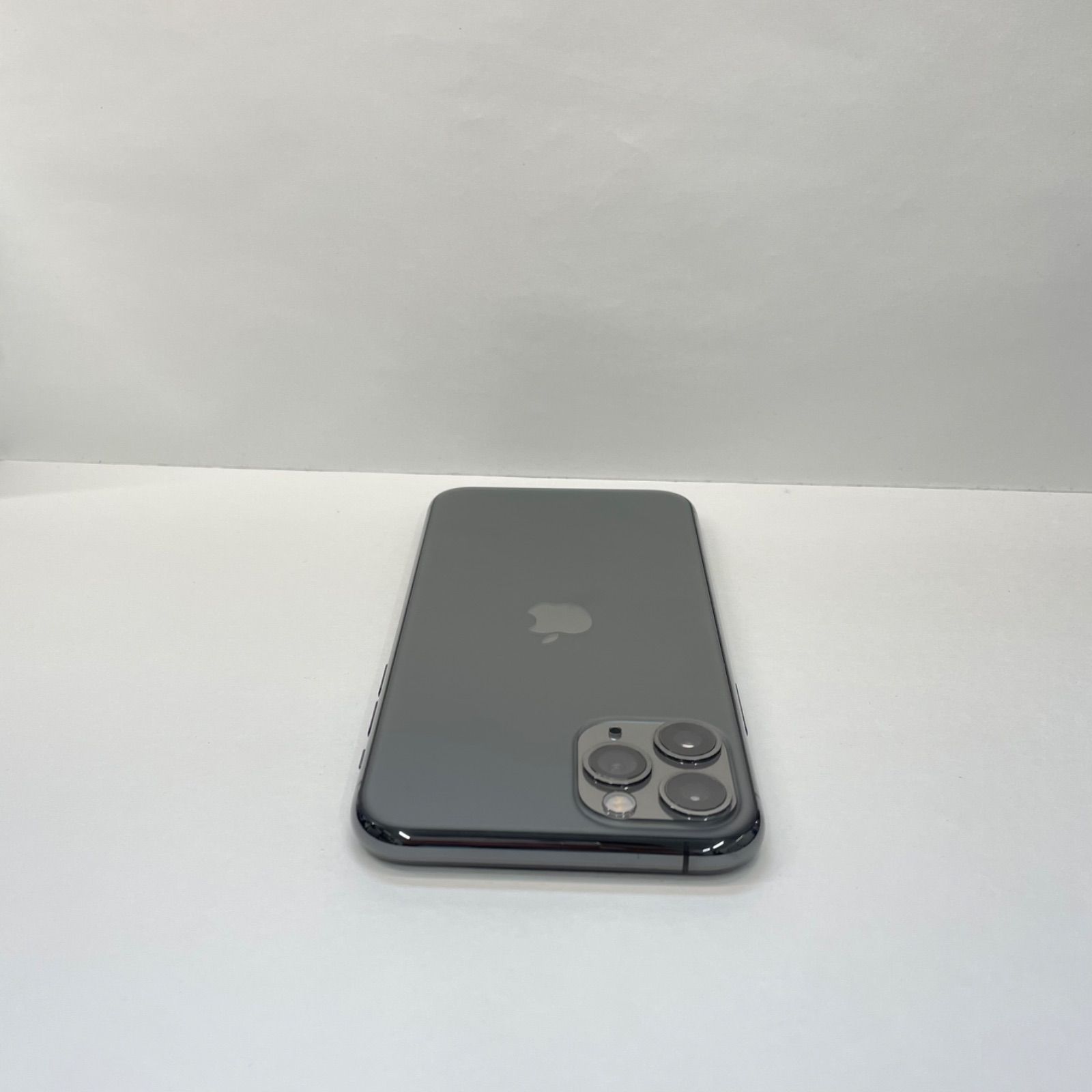 iPhone 11 Pro 256GB SIMフリー バッテリー100% - メルカリ