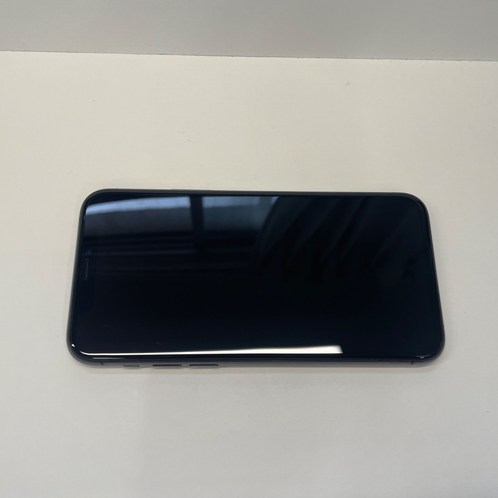 iPhone 11 Pro 256GB SIMフリー バッテリー100% - メルカリ