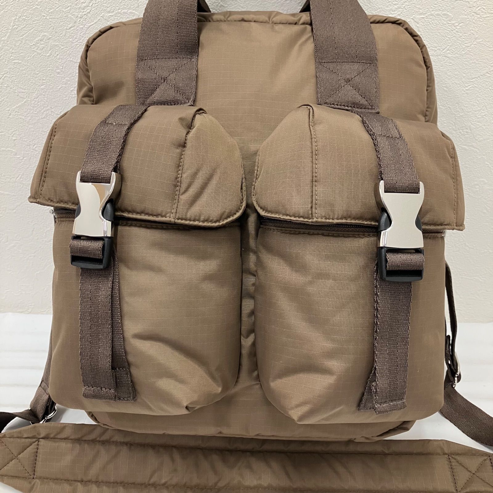 Y3846　LeSportsac　レスポートサック　ハンドバッグ　2way　 ショルダーバッグ　神崎恵　コラボ　PUFFY 2WAY BAG　 パフィー　トフィーブラウン　茶系　PC収納　A4対応　 ナイロン　軽量　レディース