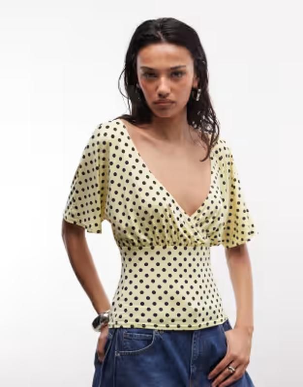 リクレイム ヴィンテージ レディース トップス シャツ ドット柄 ウエストマーク ドット Reclaimed Vintage wrap cinched waistop in micro polka dot in yellow Mono polka イエロー