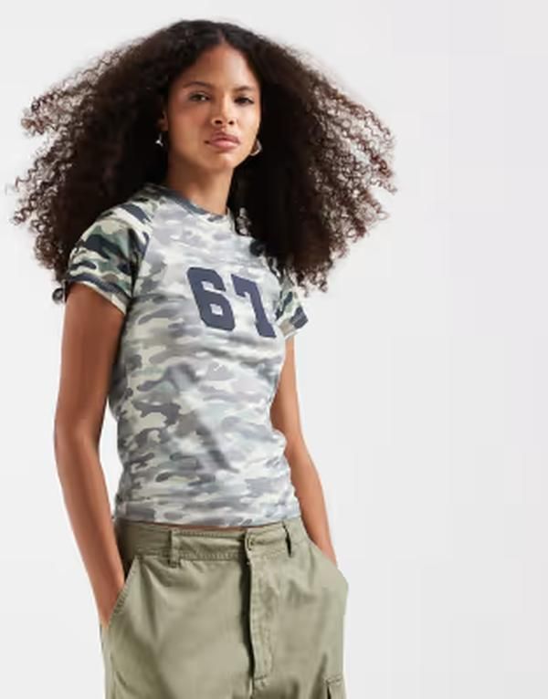 コルージョン レディース トップス Tシャツ プリント COLLUSION sport raglan Tshirt in camo print Camo print