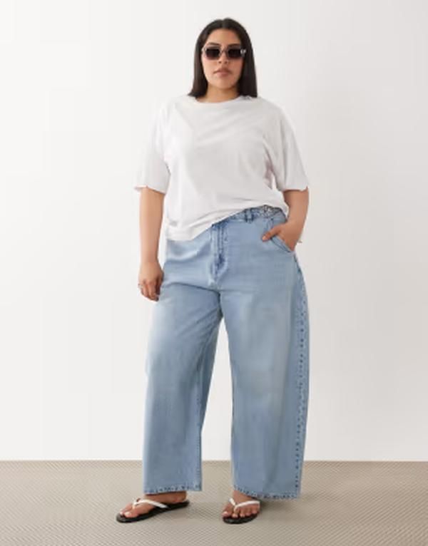 エイソス レディース ボトムス デニムパンツ ジーンズ ASOS Curve ASOS DESIGN Curve barreleg jeans with adjustable waist in lightwash BLUE ブルー