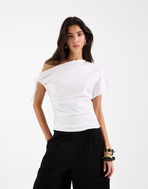 エイソス レディース トップス Tシャツ ギャザー ASOS DESIGN ruched sleeve fallen shoulder waisted tee WHITE ホワイト