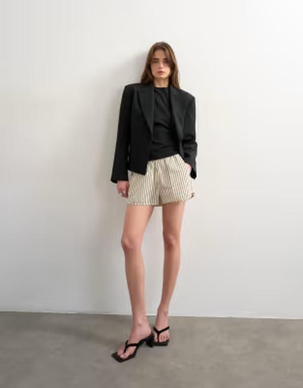 トップショップ レディース ボトムス ハーフパンツ・ショーツ Topshop crinkle striped running short and neutral ブラック