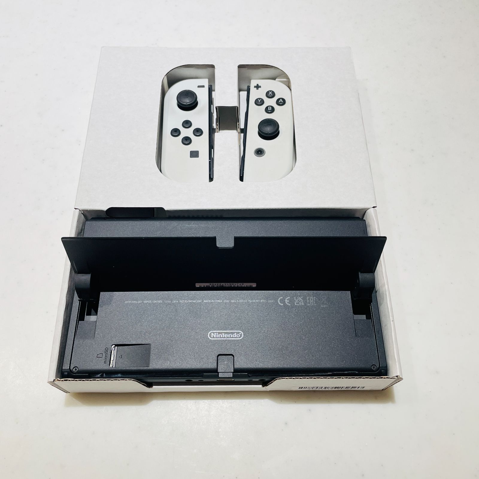 フォロー500円OFF】【若干スレ傷あり】Nintendo Switch 有機ELモデル