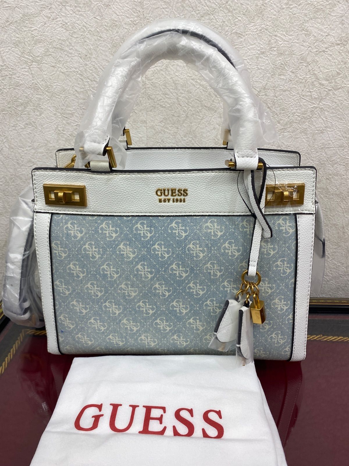 GUESS ショルダーバッグ 新品 未使用 タグ付き 2WAY ハンドバッグ ショルダーバッグ ゴールド調 ブルー 水色 可愛い レディースバッグ 収納袋付き